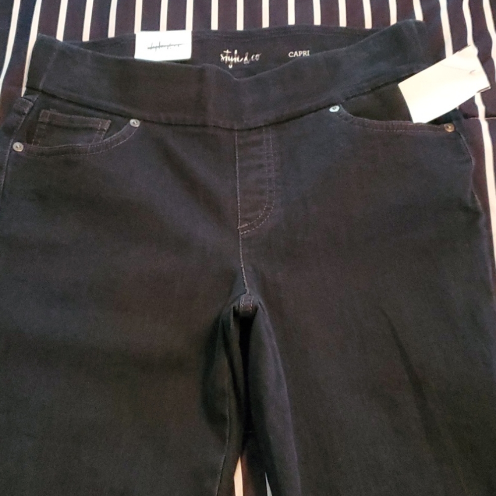 STYLE & CO MID RISE CAPRI PANT SIZE PS - Picture 3 of 8